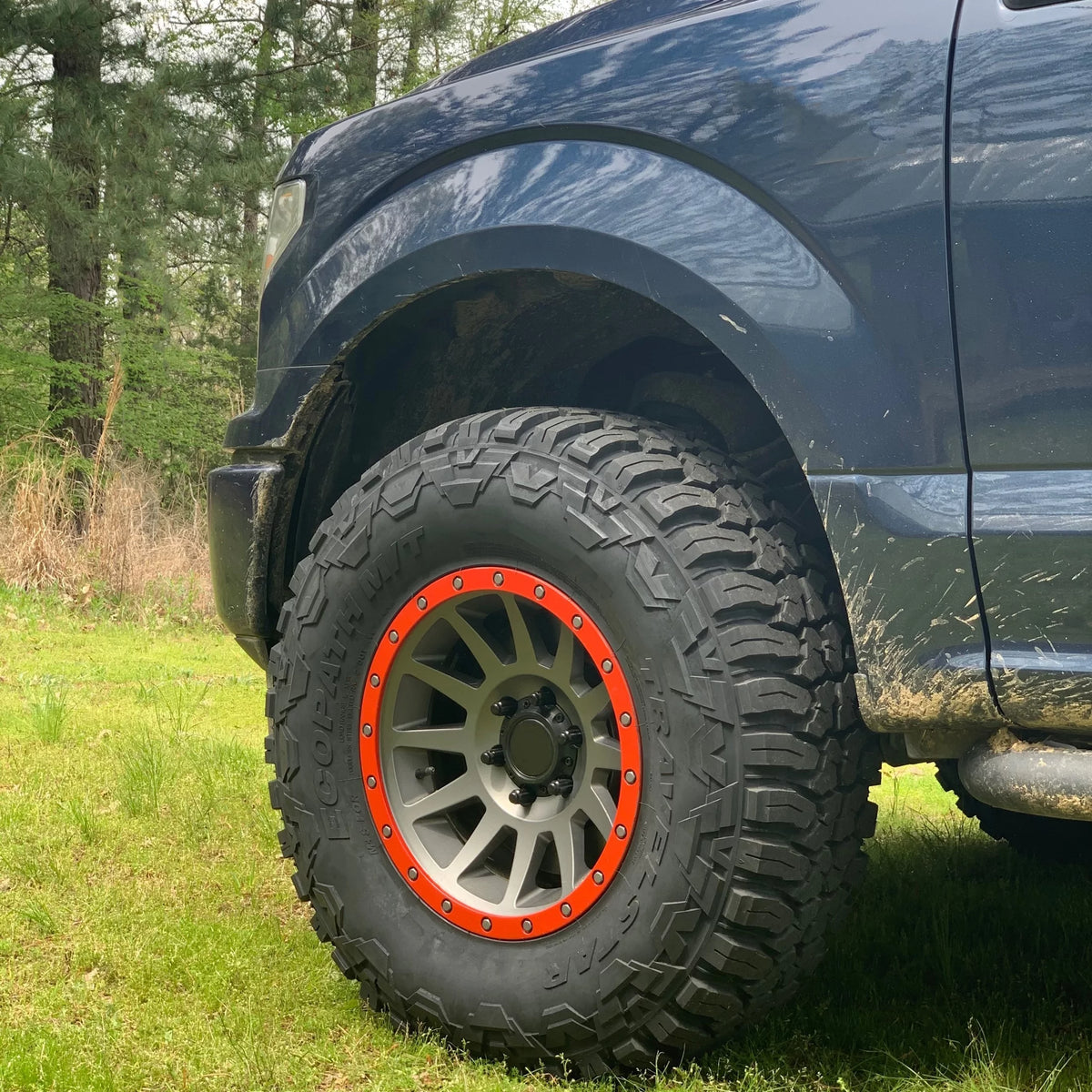 33X12.50R22 Mud Terrain Tire V1568