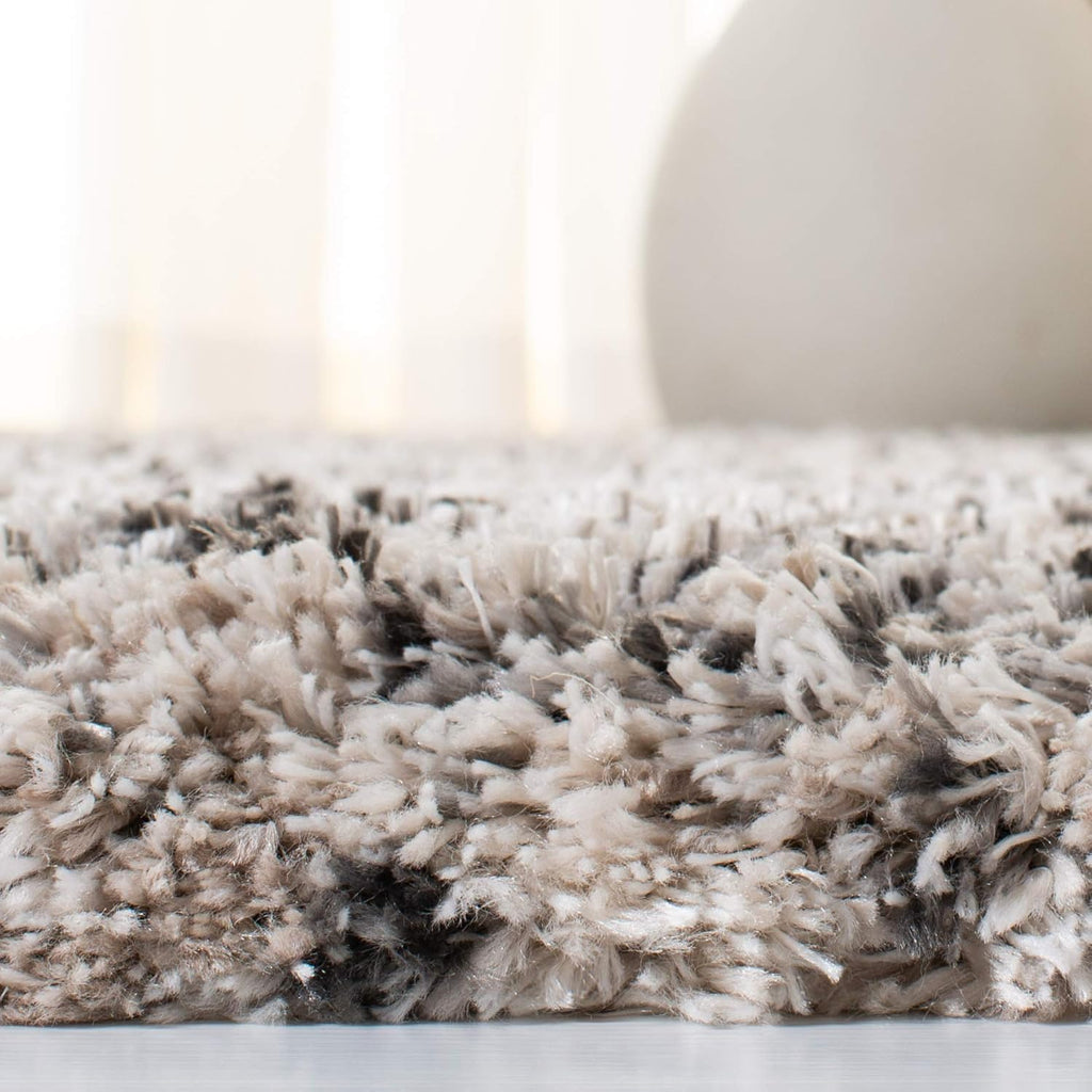 Cream & Grey 6' x 9' Non-Shedding Area Rug C92221