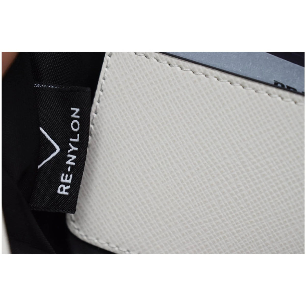 Pre-owned Grained Leather Top Handle Crossbody Bag M59705