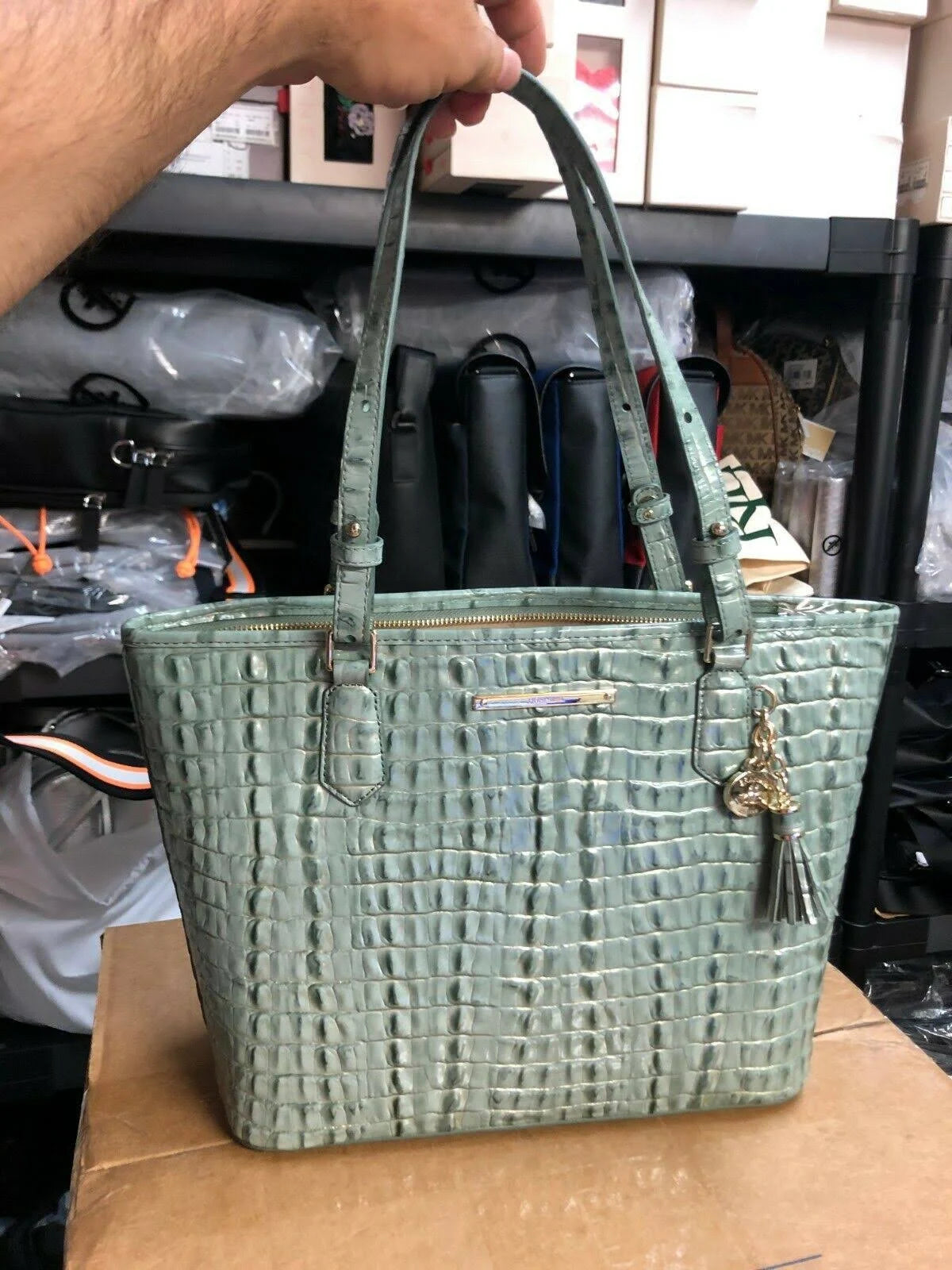 Medium Tote A487