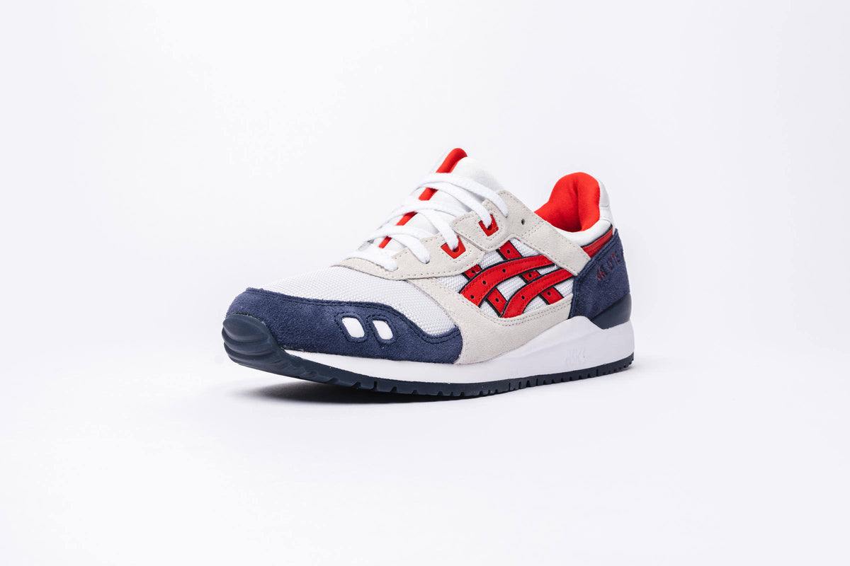 Classic Red Sneakers B783