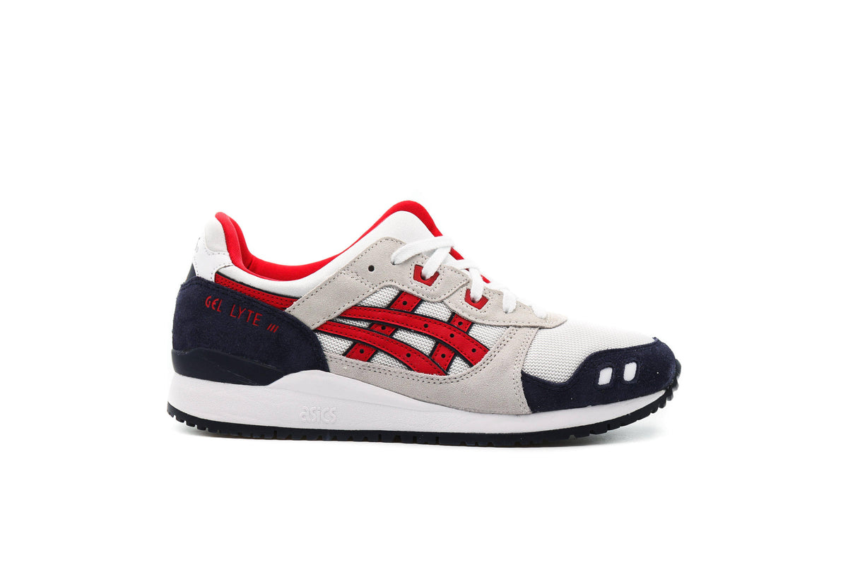 Classic Red Sneakers B783