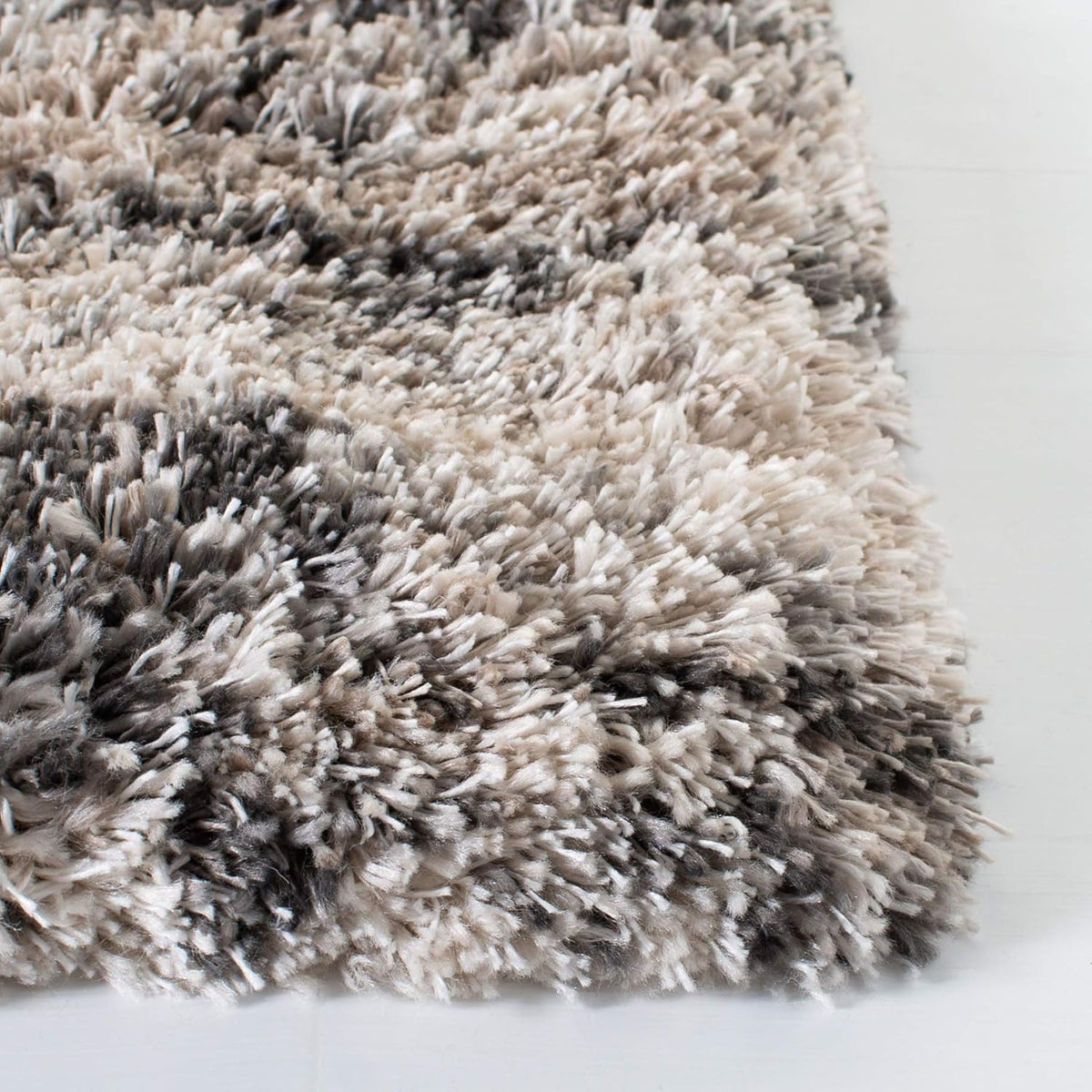 Cream & Grey 6' x 9' Non-Shedding Area Rug C92221