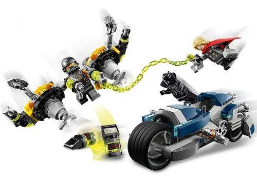 Black Panther and Thor Buildable Superhero Toy (226 Pieces) Y63774