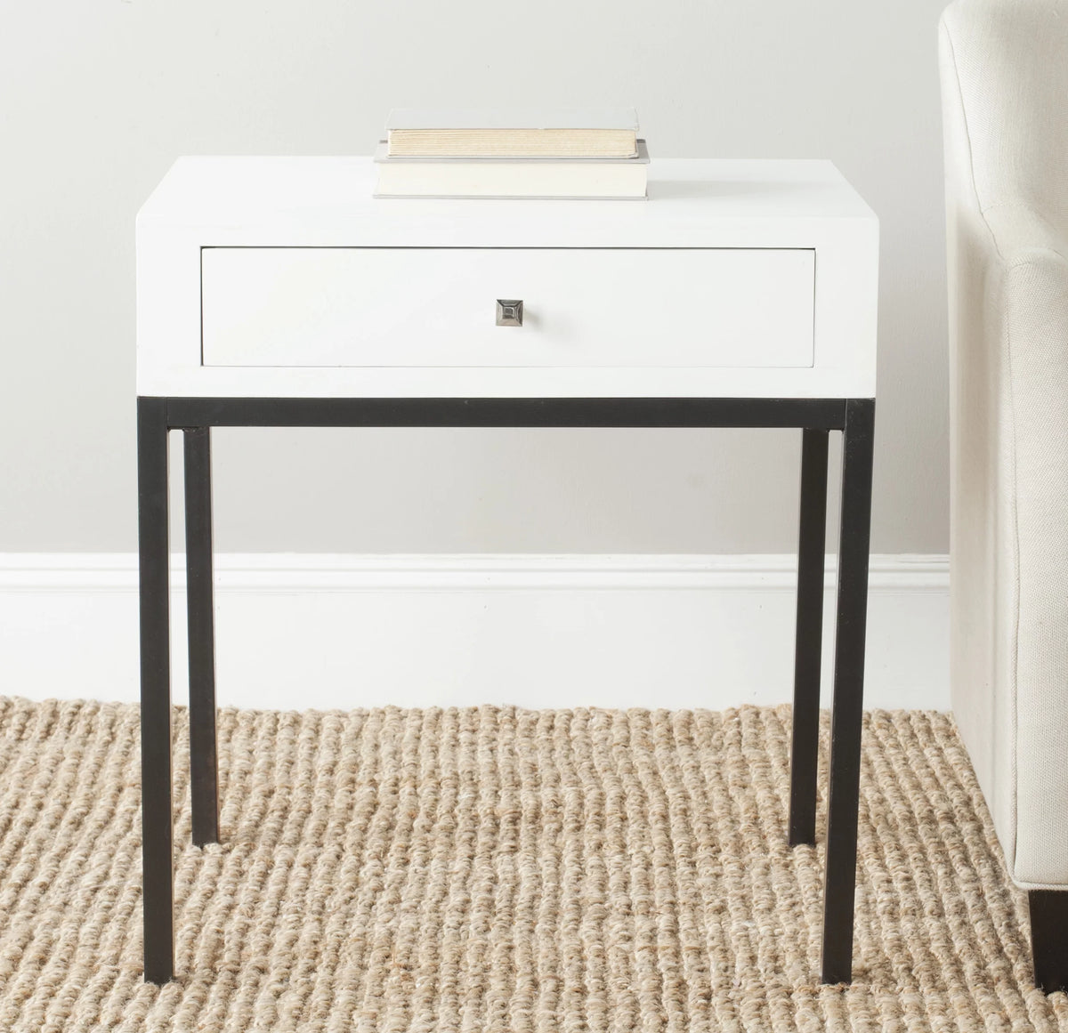 White End Table with Storage Drawer D86115